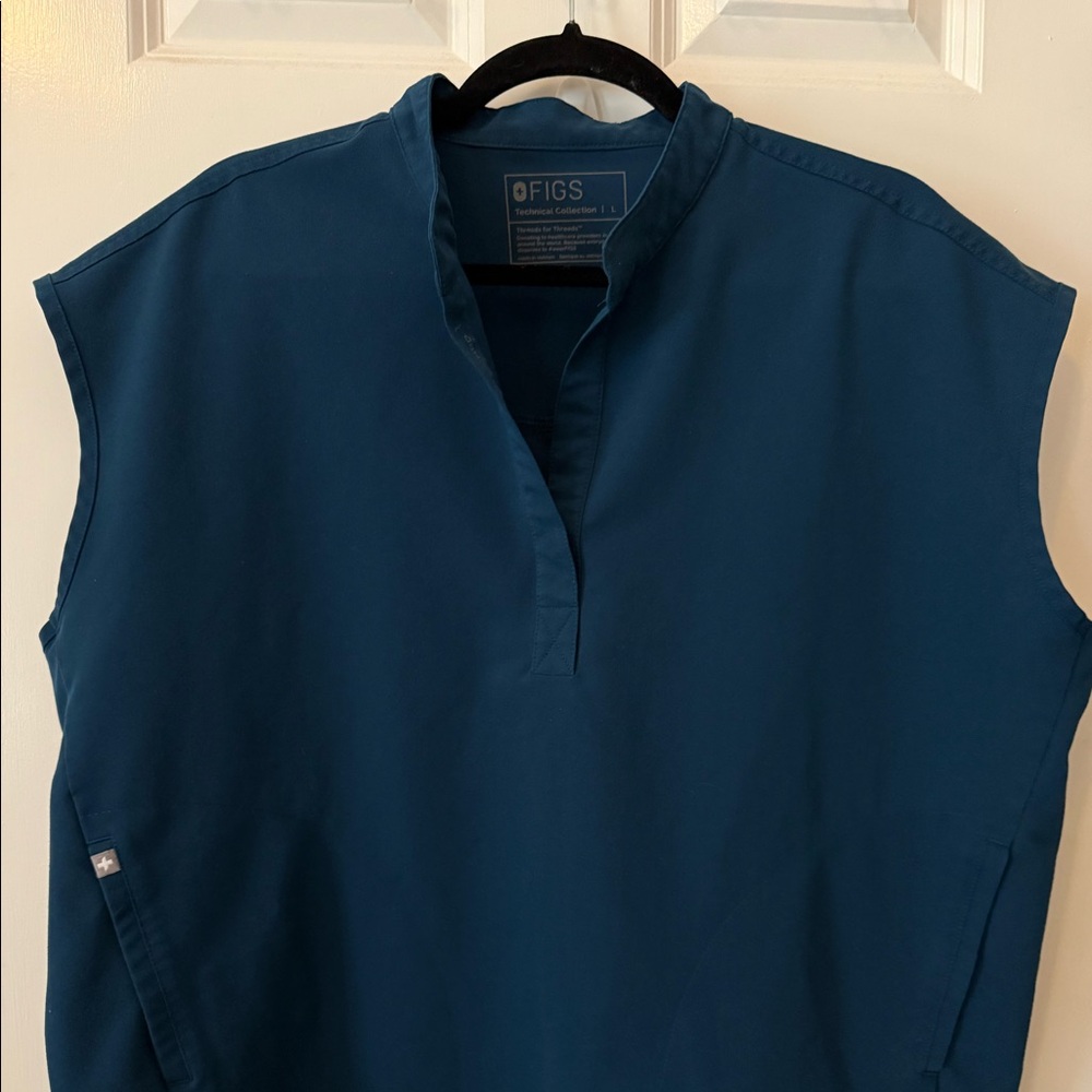 Figs Rafaela Scrub Top Deep Reef blue size L